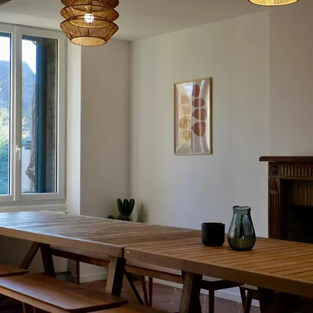 Grande Batisse Fraichement Renovee *