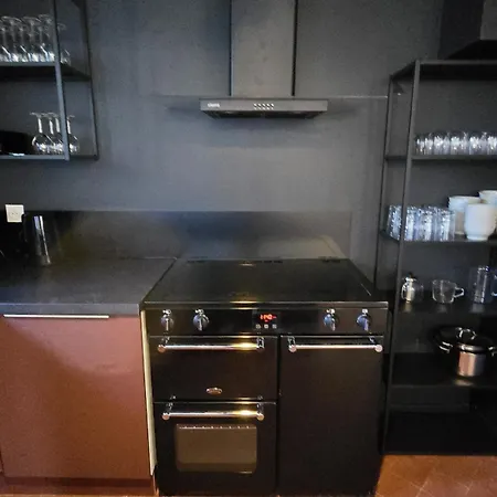 Grande Batisse Fraichement Renovee Bussiares