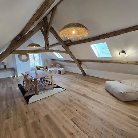 Grande Batisse Fraichement Renovee * Bussiares