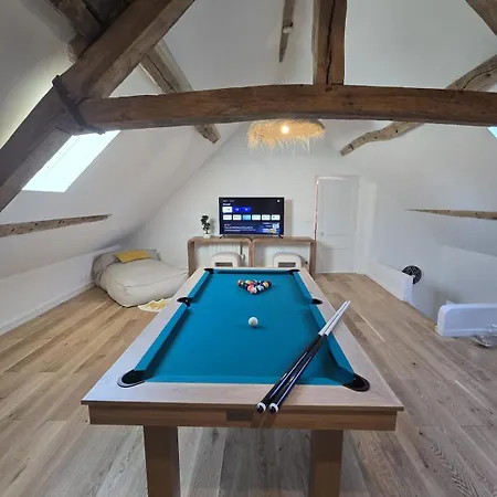 Grande Batisse Fraichement Renovee Bussiares