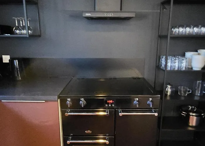 Grande Batisse Fraichement Renovee Bussiares