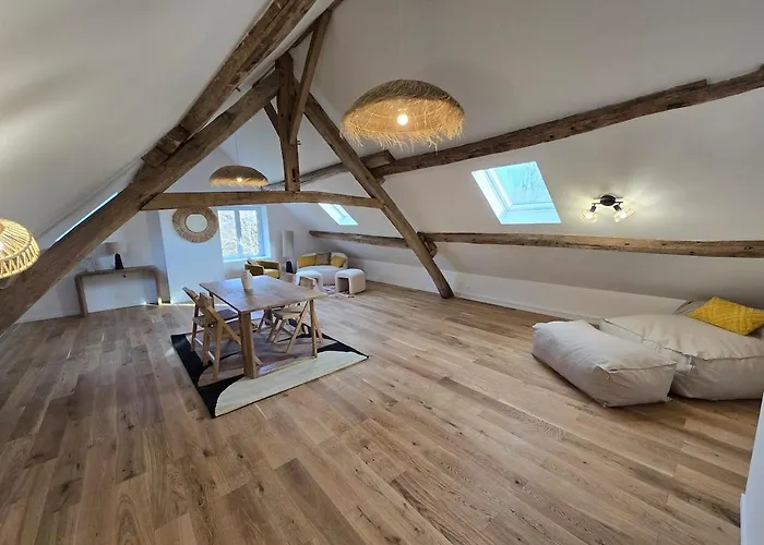 Grande Batisse Fraichement Renovee * Bussiares