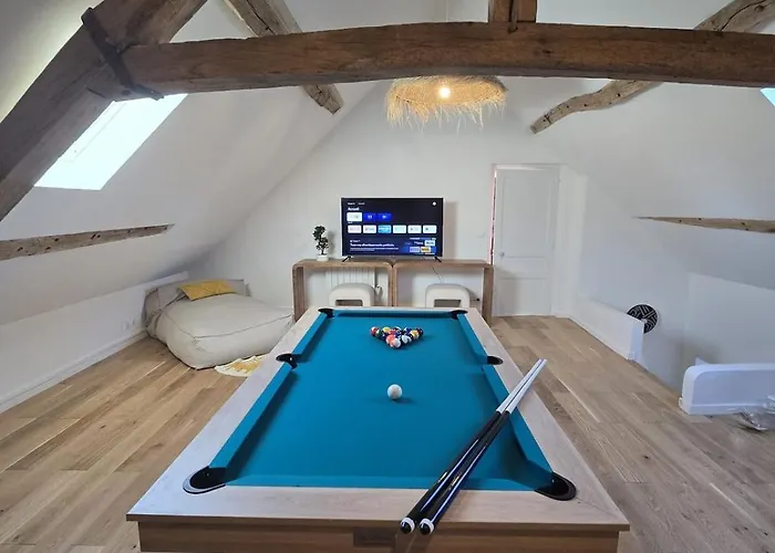 Grande Batisse Fraichement Renovee Bussiares