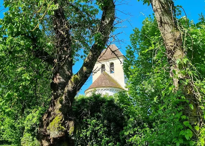 Holiday home Grande Batisse Fraichement Renovee Bussiares