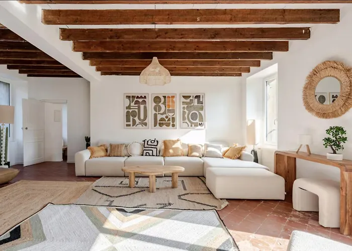 Grande Batisse Fraichement Renovee Holiday home *